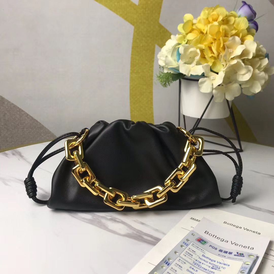 Bottega Veneta The Chain Pouch 22 cm