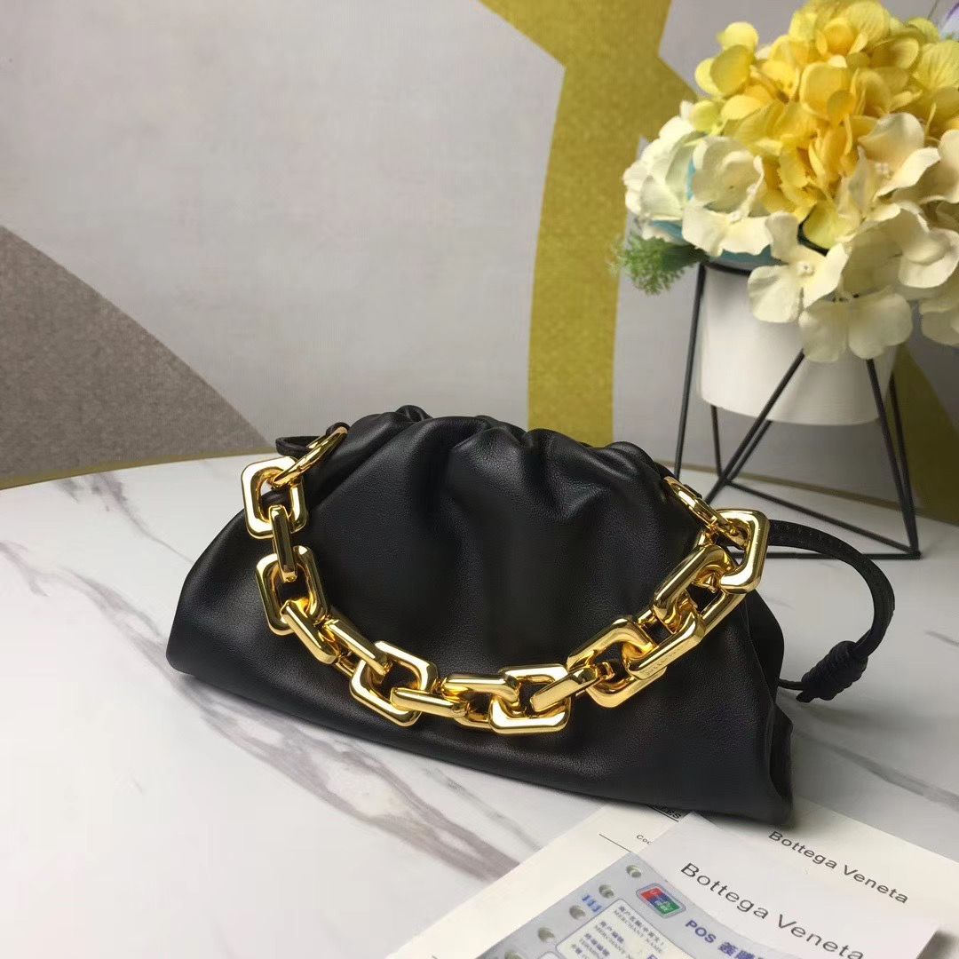 Bottega Veneta The Chain Pouch 22 cm