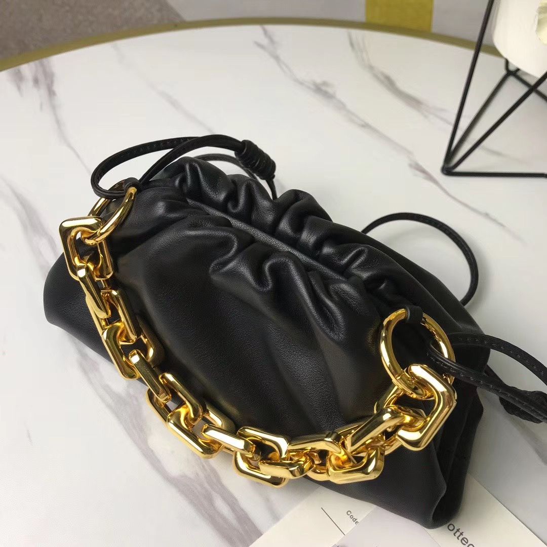 Bottega Veneta The Chain Pouch 22 cm