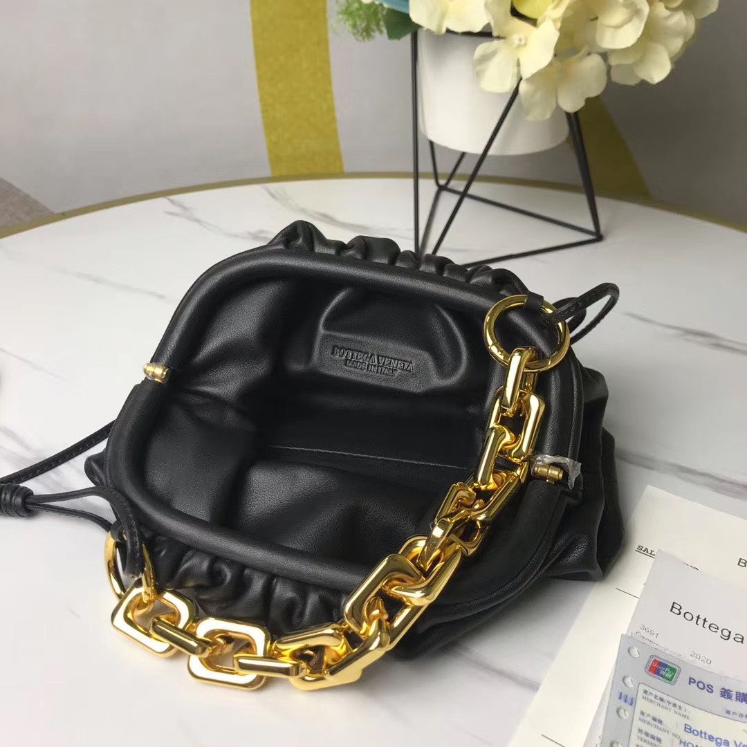 Bottega Veneta The Chain Pouch 22 cm
