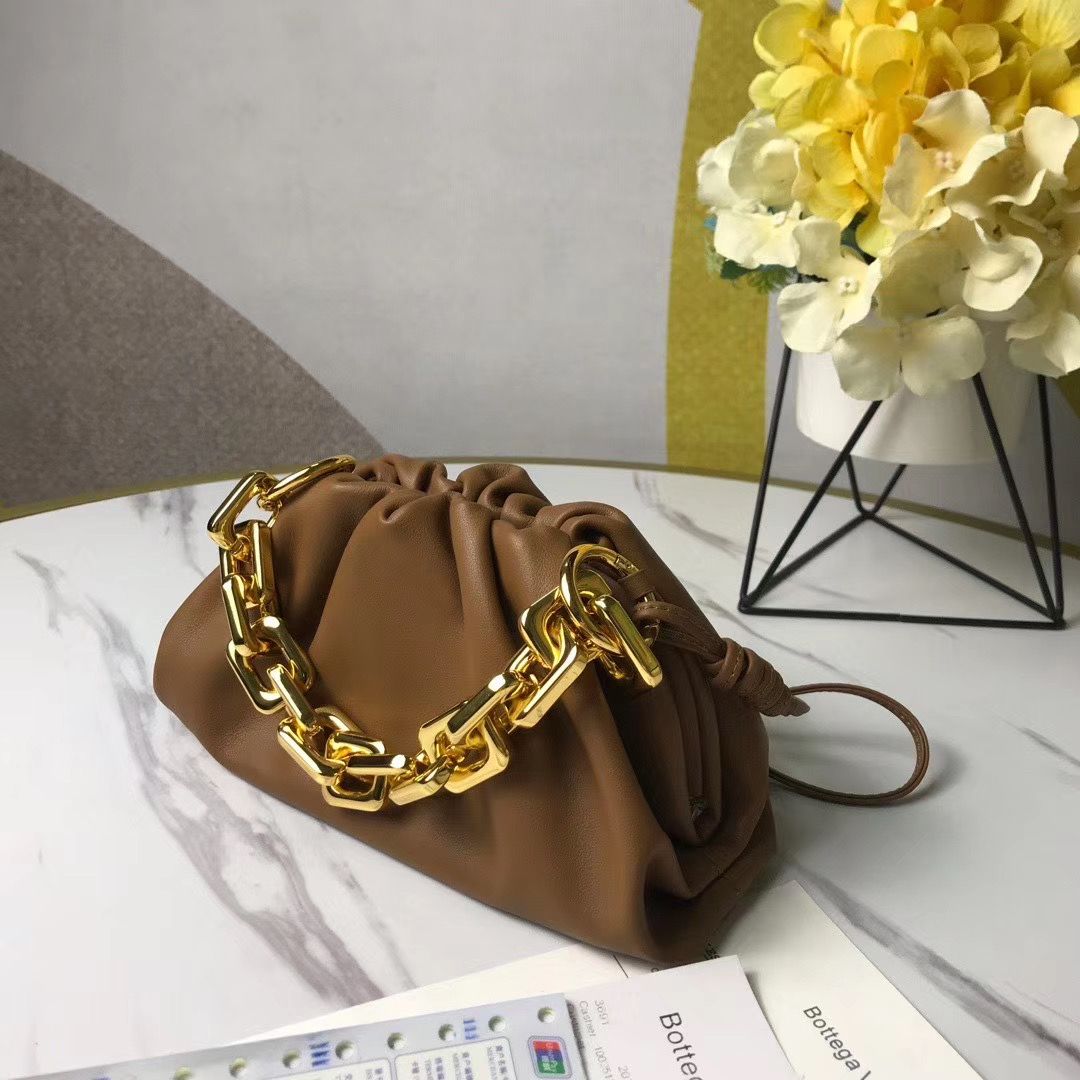 Bottega Veneta The Chain Pouch 22 cm