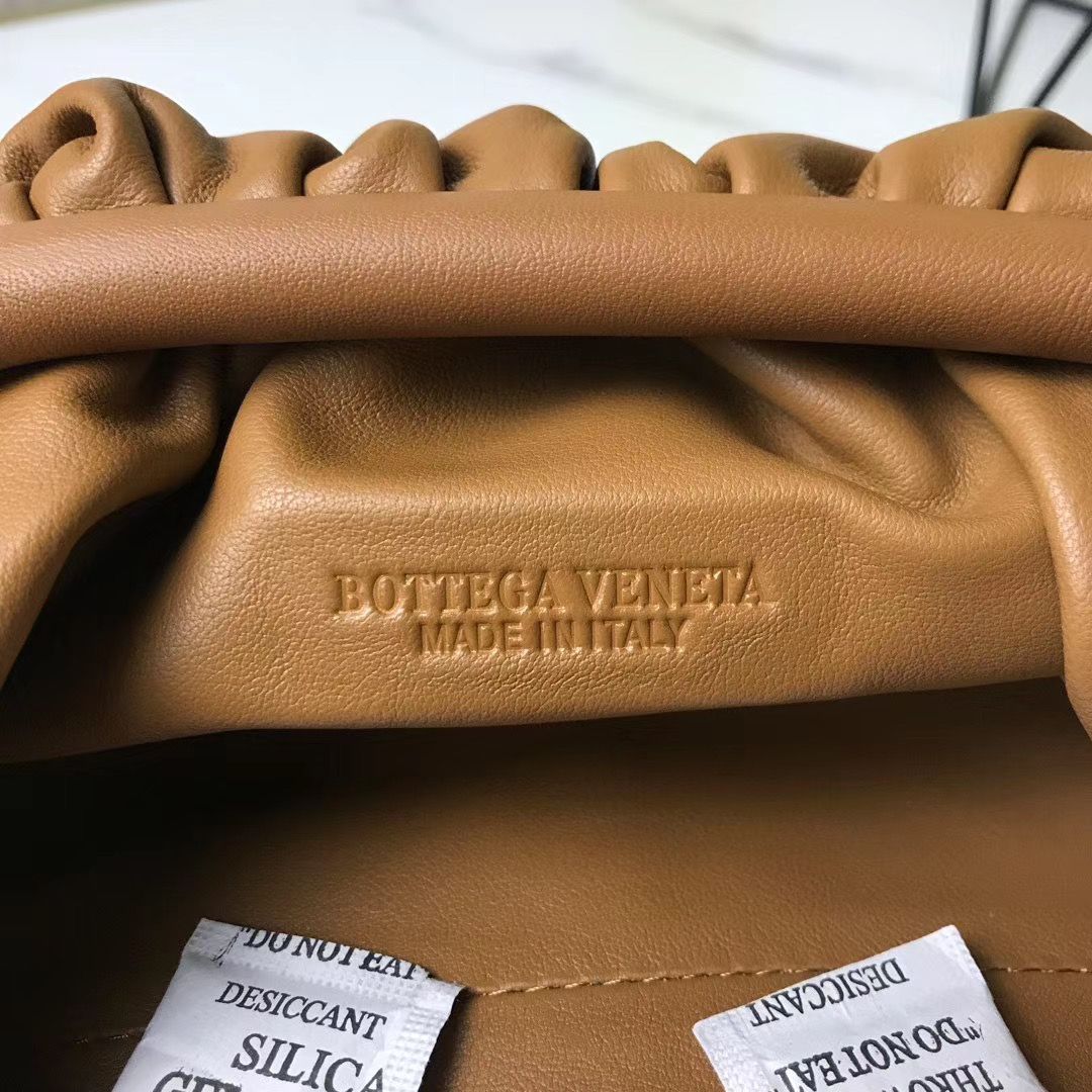 Bottega Veneta The Chain Pouch 22 cm