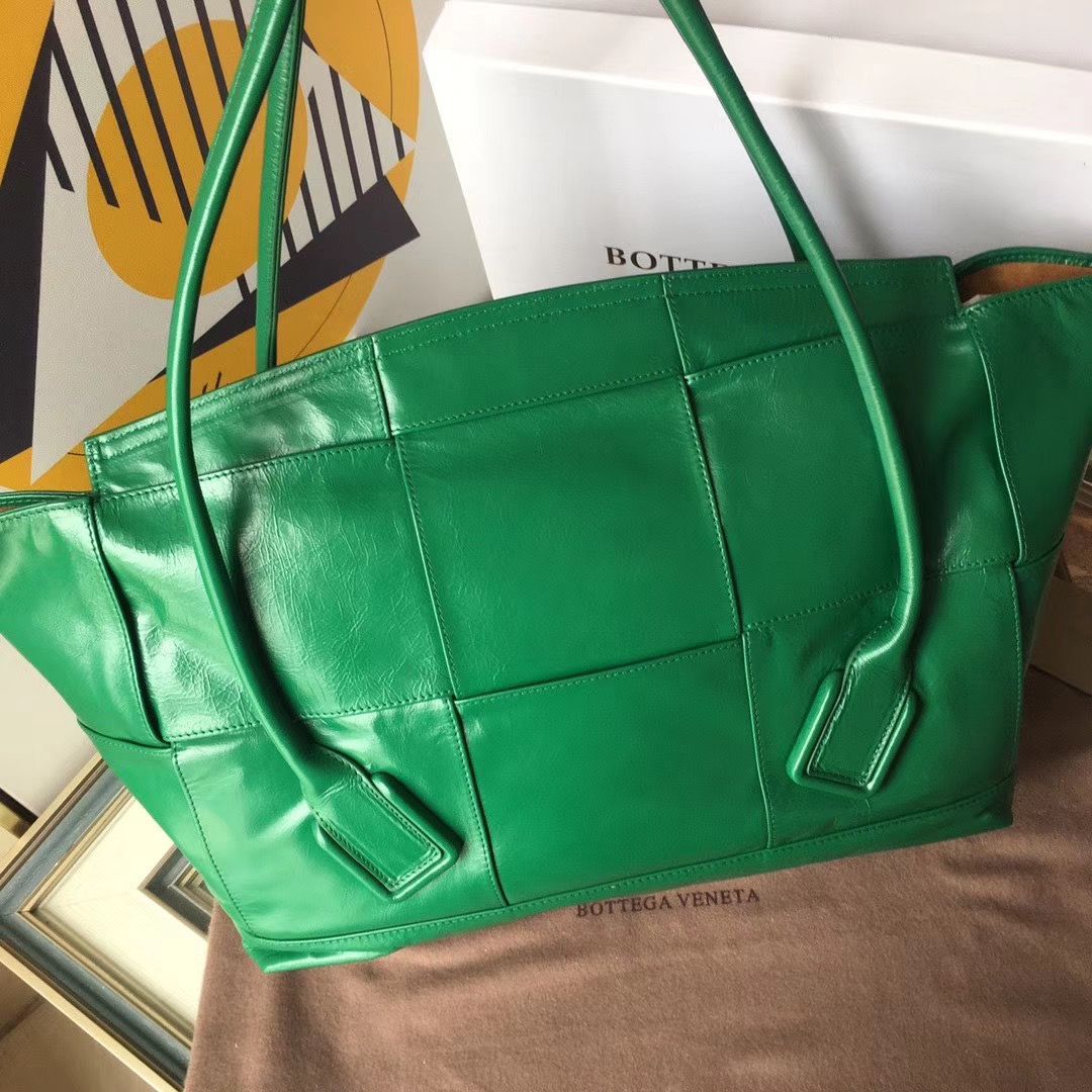 Bottega Veneta Arco 56 cm