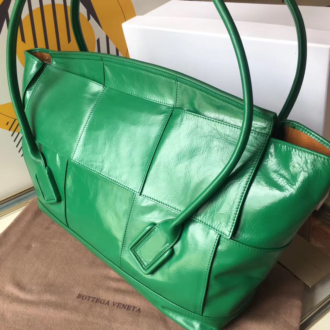Bottega Veneta Arco 56 cm