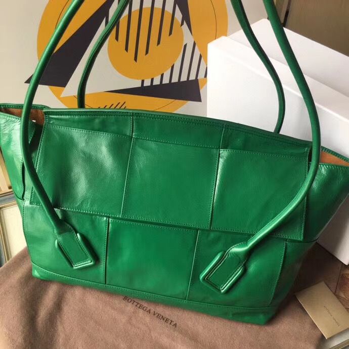 Bottega Veneta Arco 56 cm