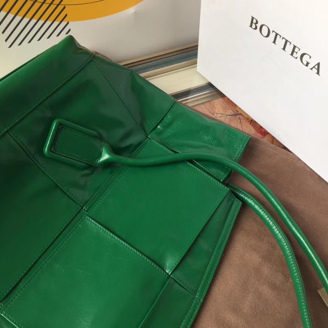 Bottega Veneta Arco 56 cm