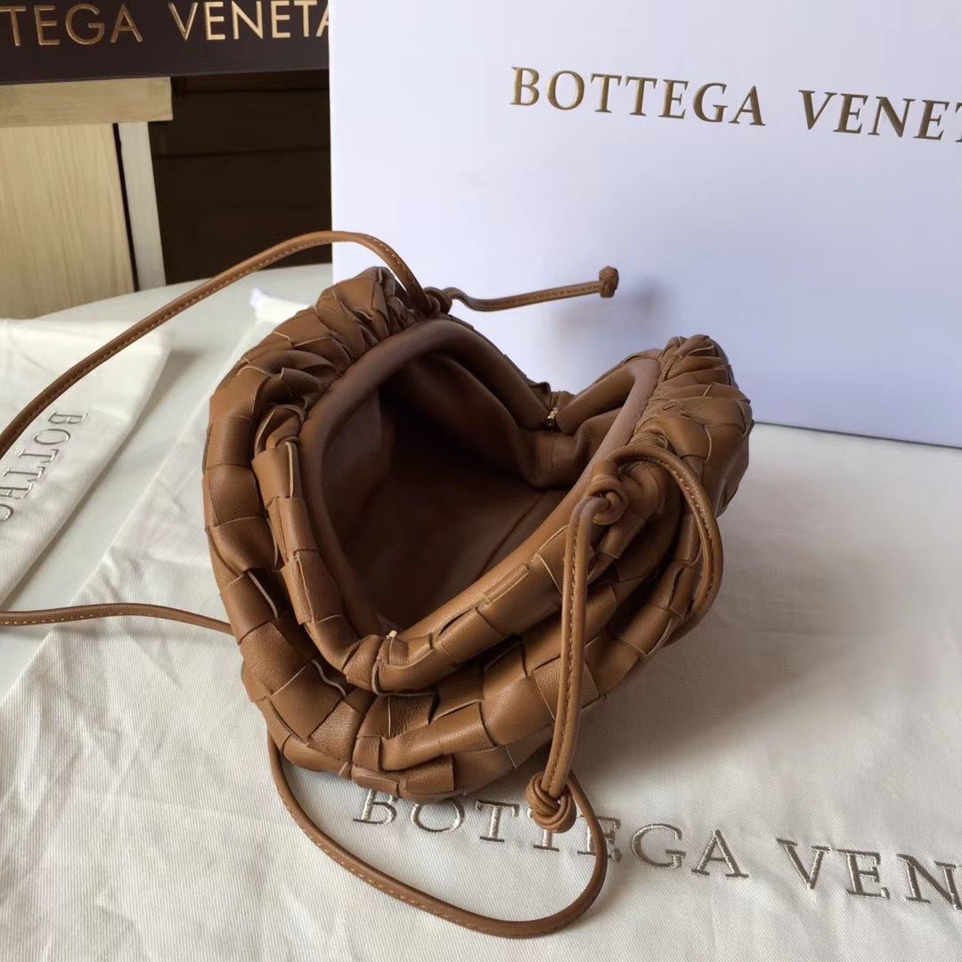 Bottega Veneta The Pouch 22 cm