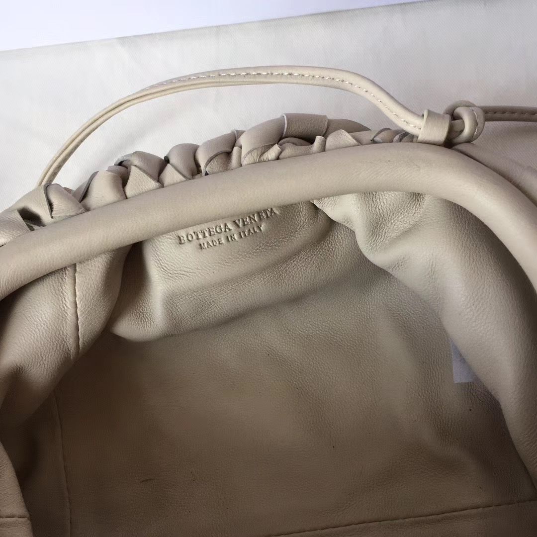 Bottega Veneta The Pouch 22 cm