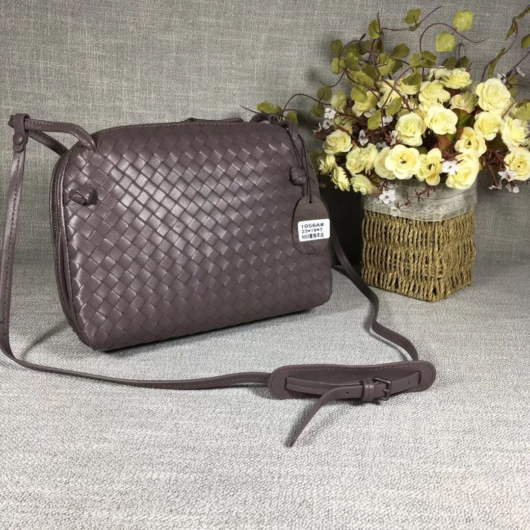 Bottega Veneta 23 cm