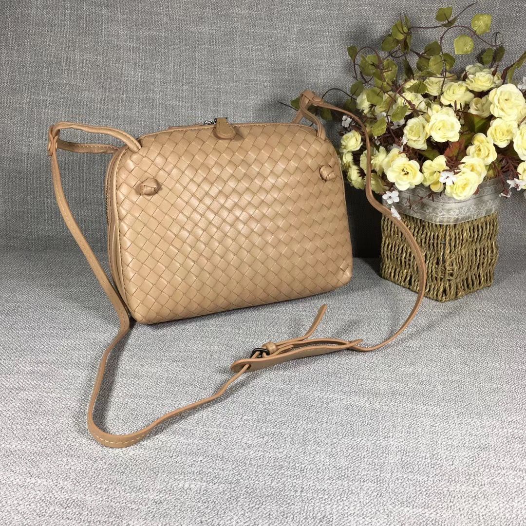 Bottega Veneta 23 cm