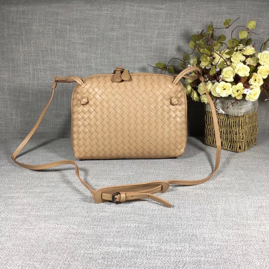 Bottega Veneta 23 cm