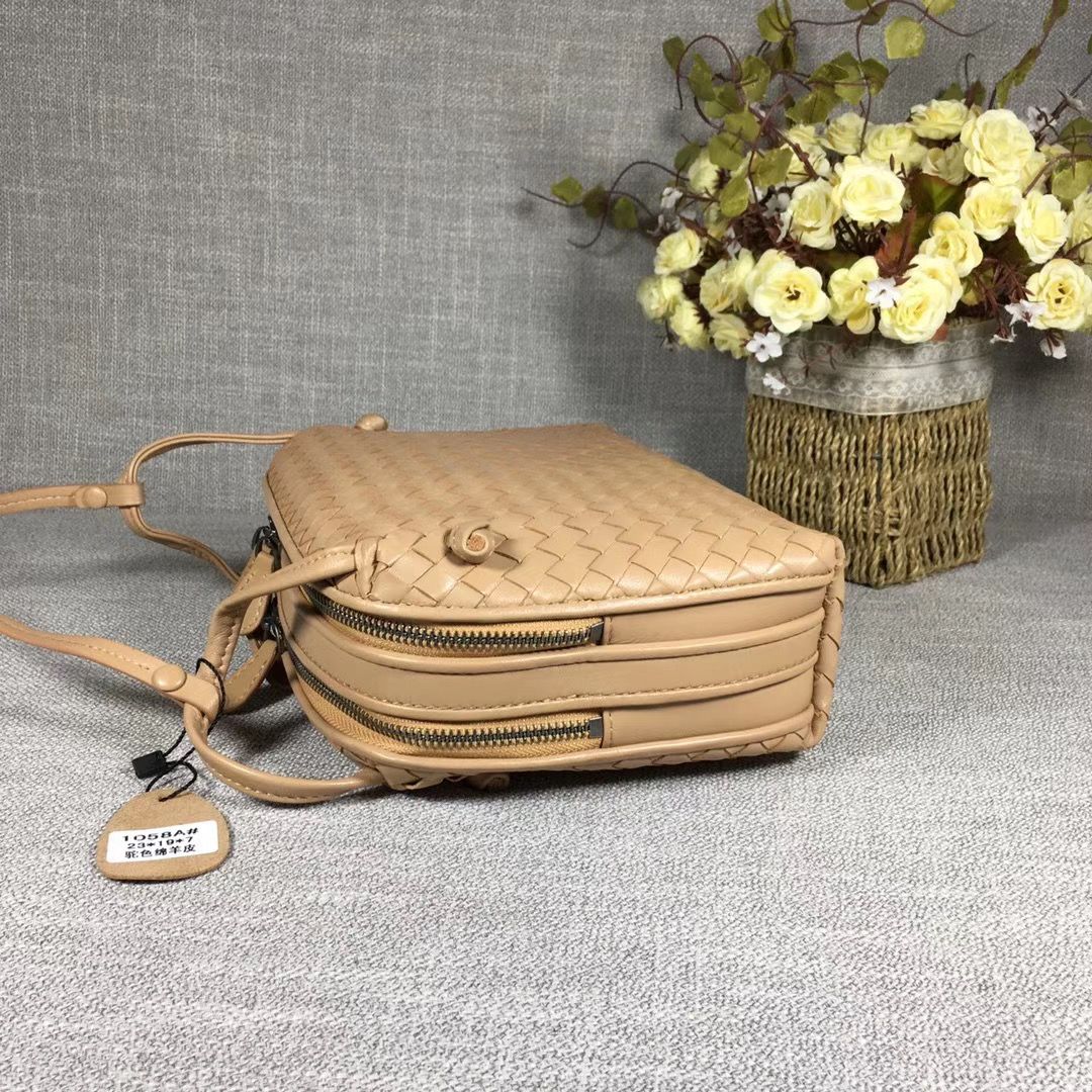 Bottega Veneta 23 cm