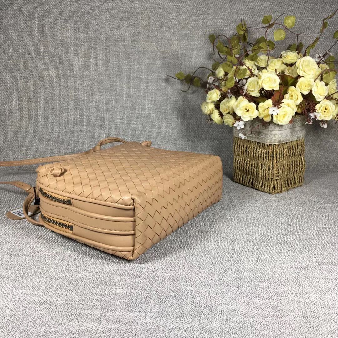 Bottega Veneta 23 cm