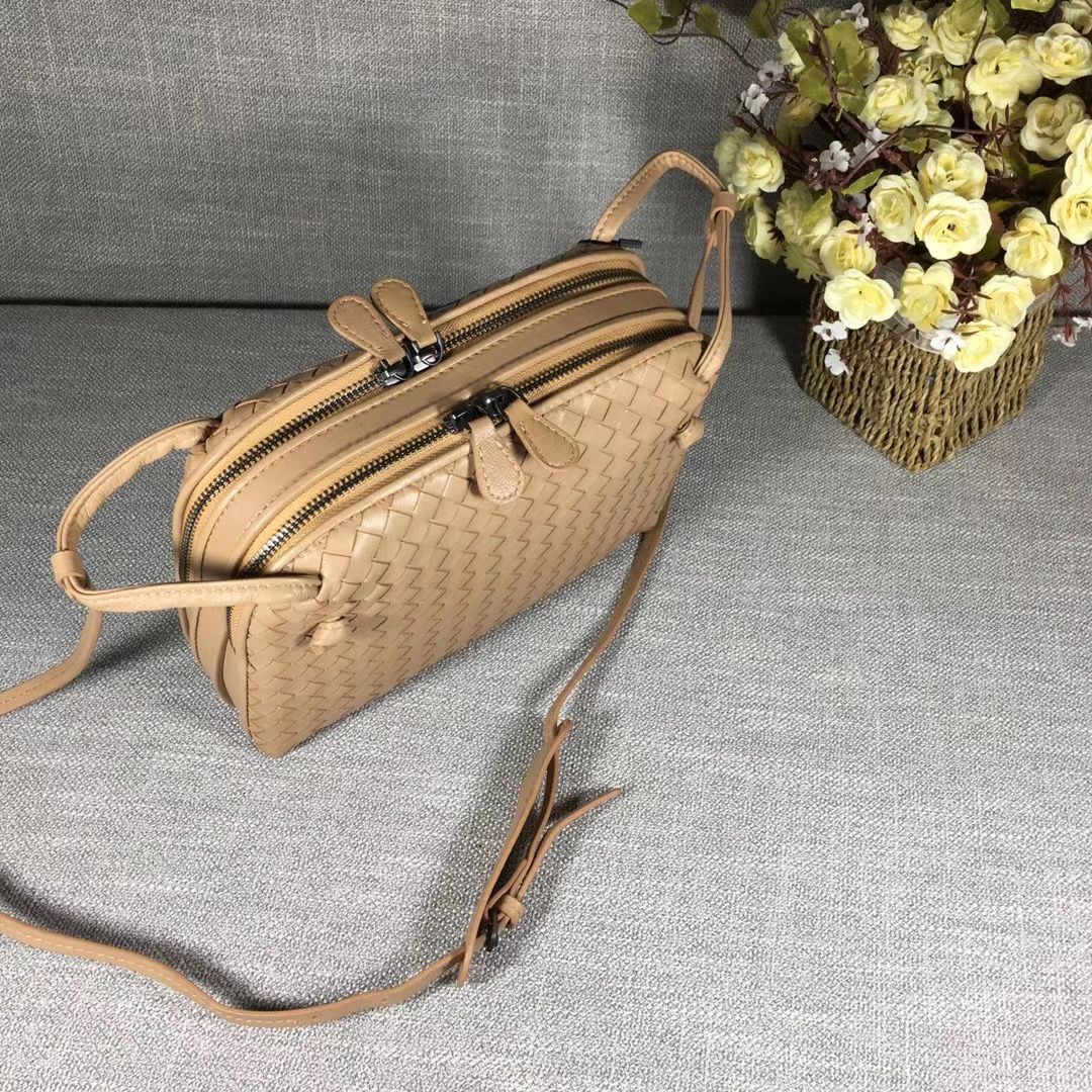 Bottega Veneta 23 cm