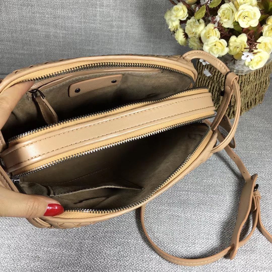 Bottega Veneta 23 cm