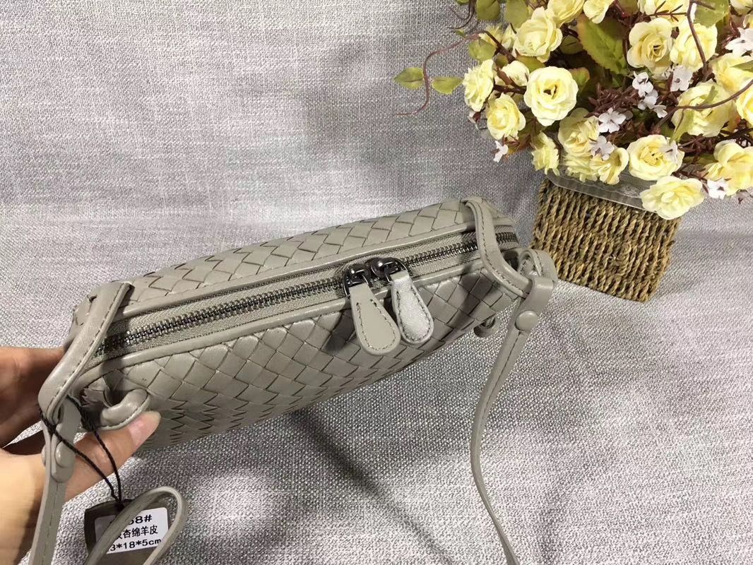 Bottega Veneta 23 cm на одном замке