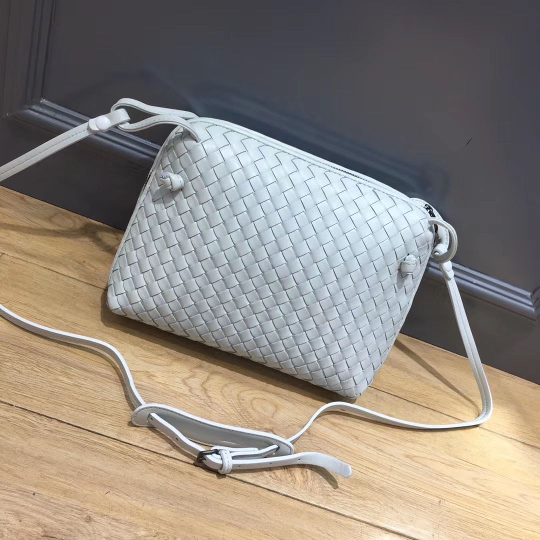 Bottega Veneta 23 cm на одном замке