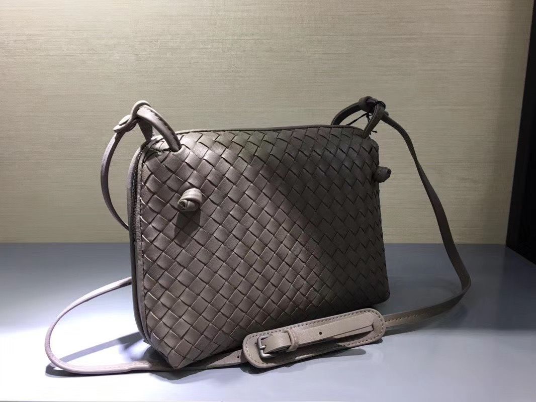 Bottega Veneta 23 cm на одном замке