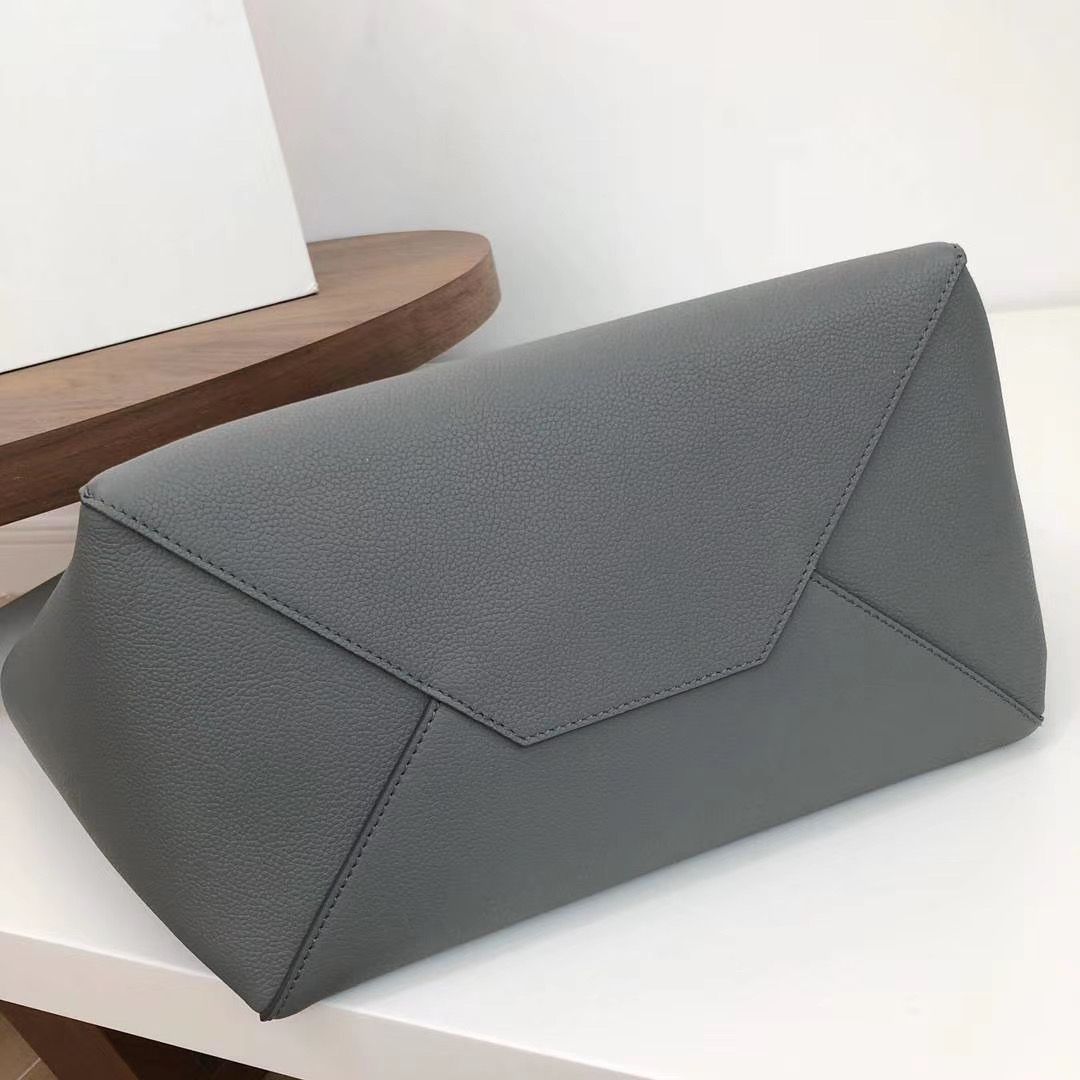 Celine Cabas Phantom 27 cm