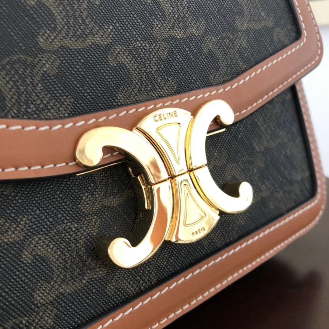 Celine Triomphe Canvas 18,5 cm