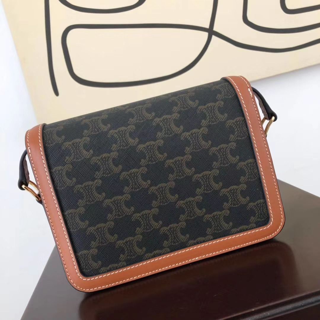 Celine Triomphe Canvas 18,5 cm