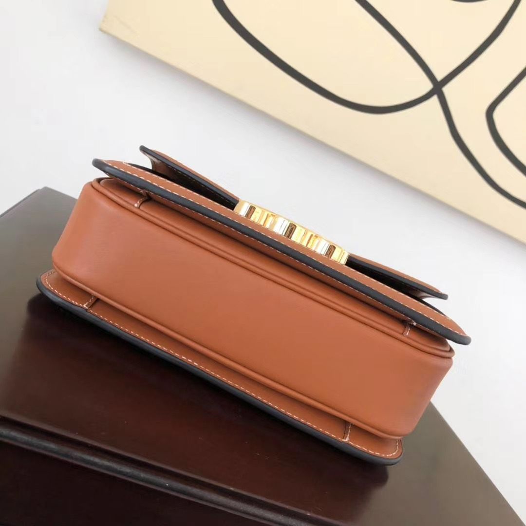 Celine Triomphe Canvas 18,5 cm