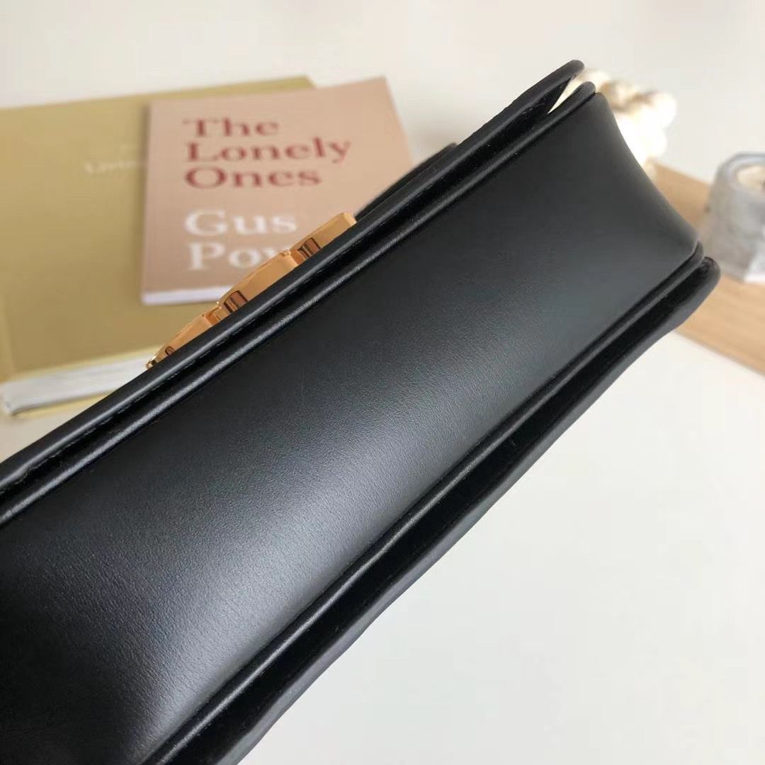 Celine Triomphe 18 cm