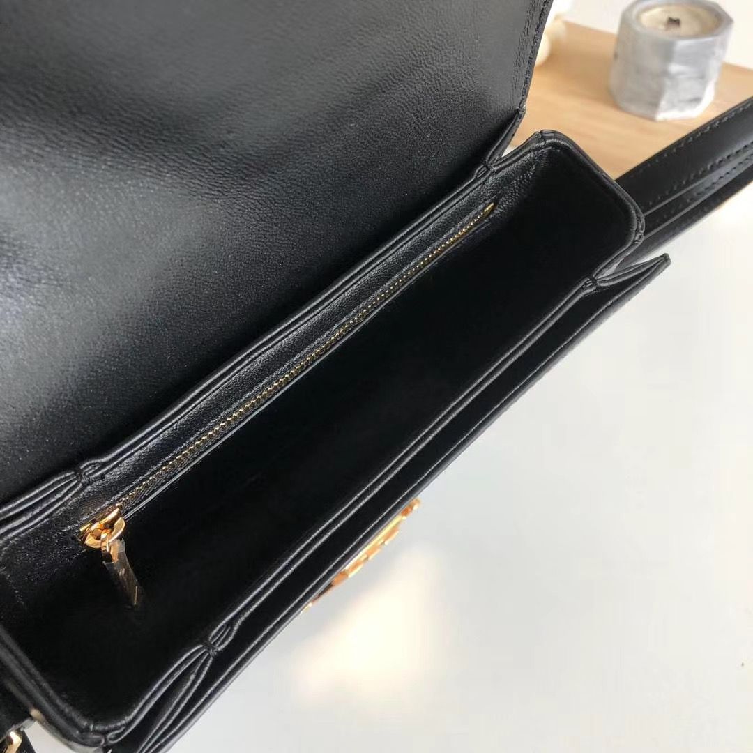 Celine Triomphe 18 cm