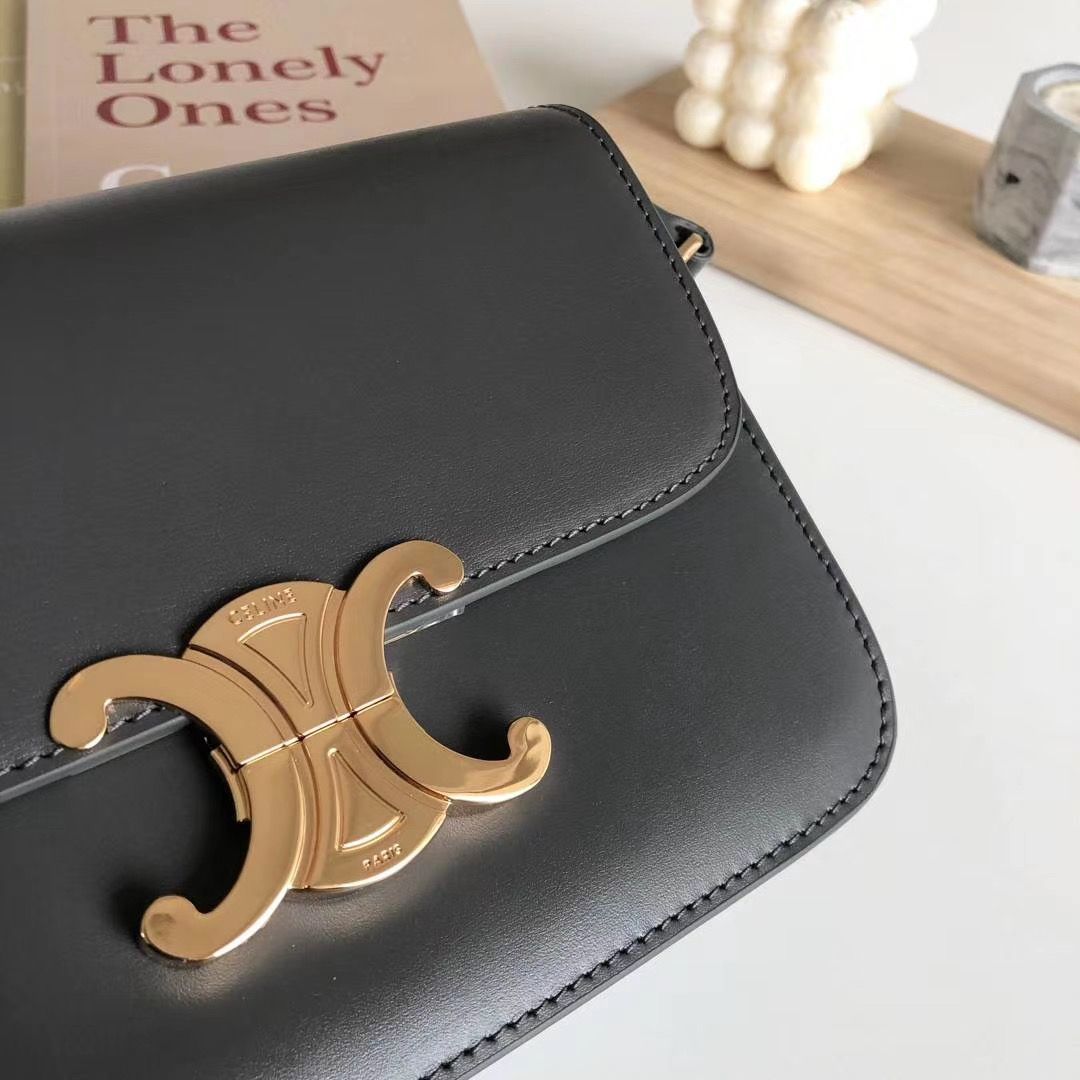 Celine Triomphe 18 cm