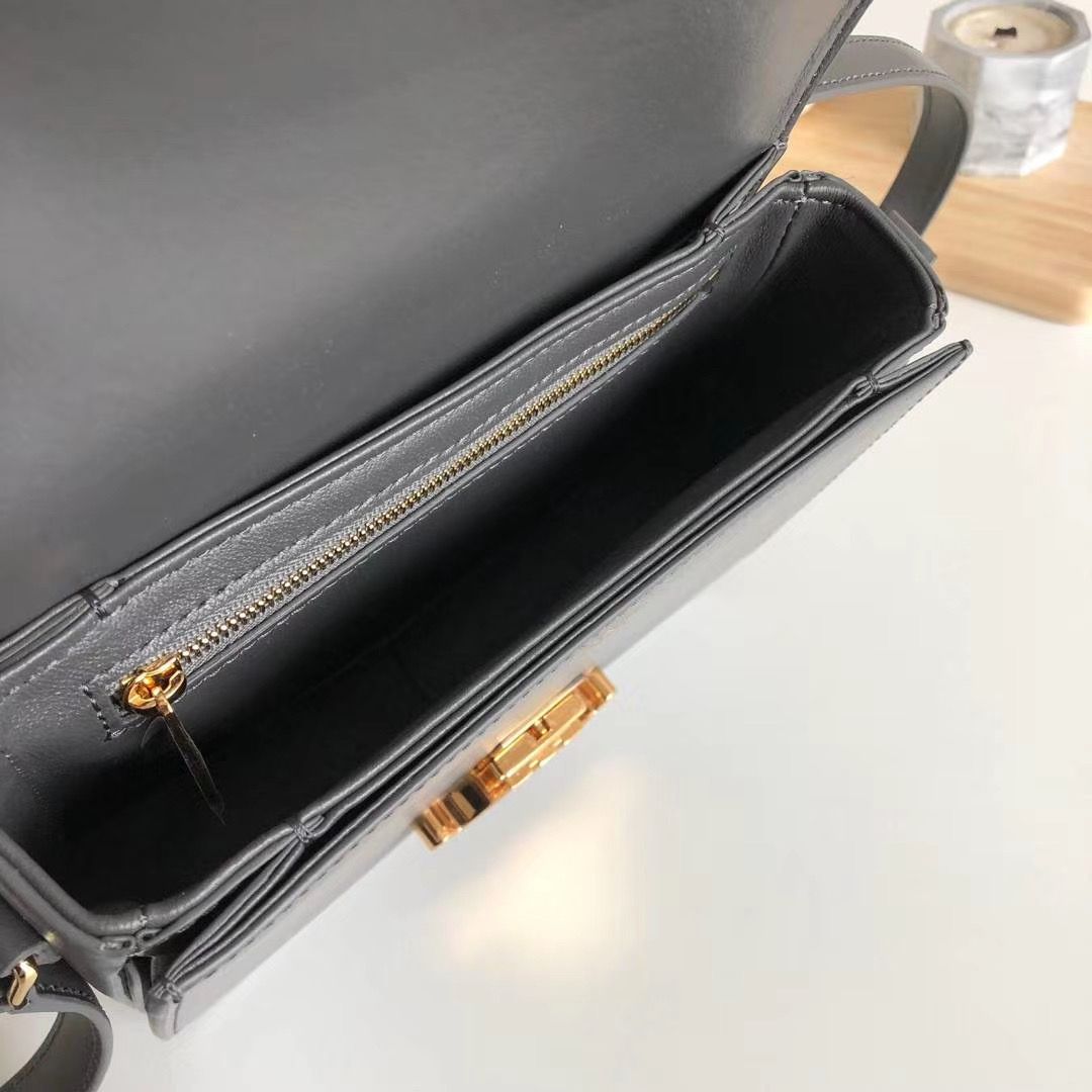 Celine Triomphe 18 cm