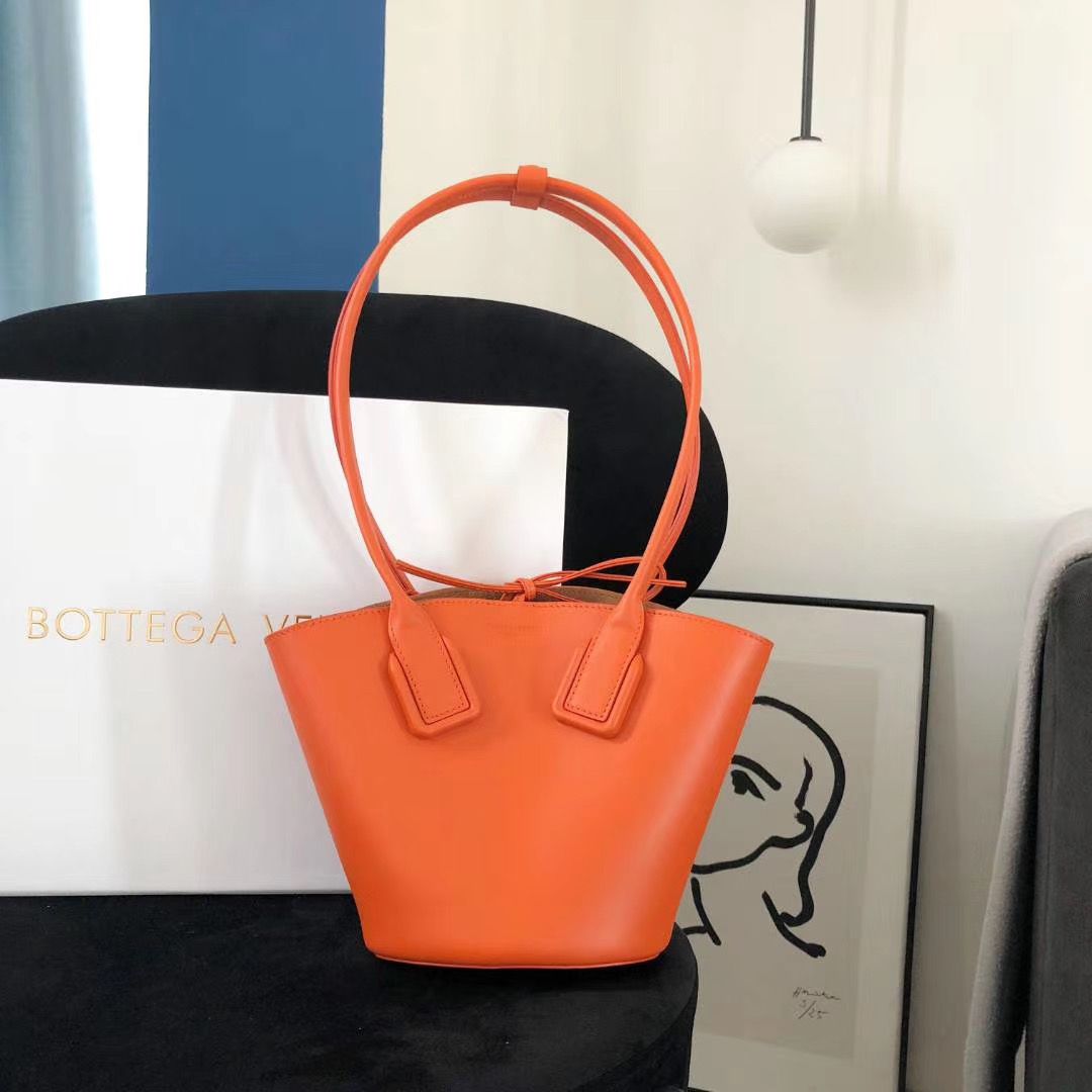 Bottega Veneta 19 cm