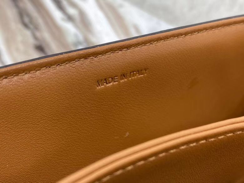 Celine Triomphe 22 cm