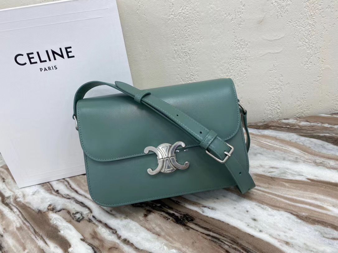 Celine Triomphe 22 cm