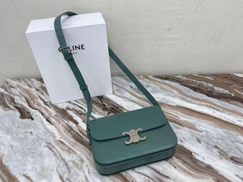 Celine Triomphe 22 cm