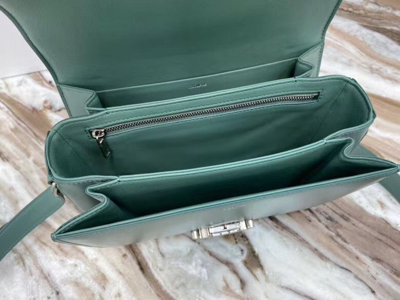 Celine Triomphe 22 cm