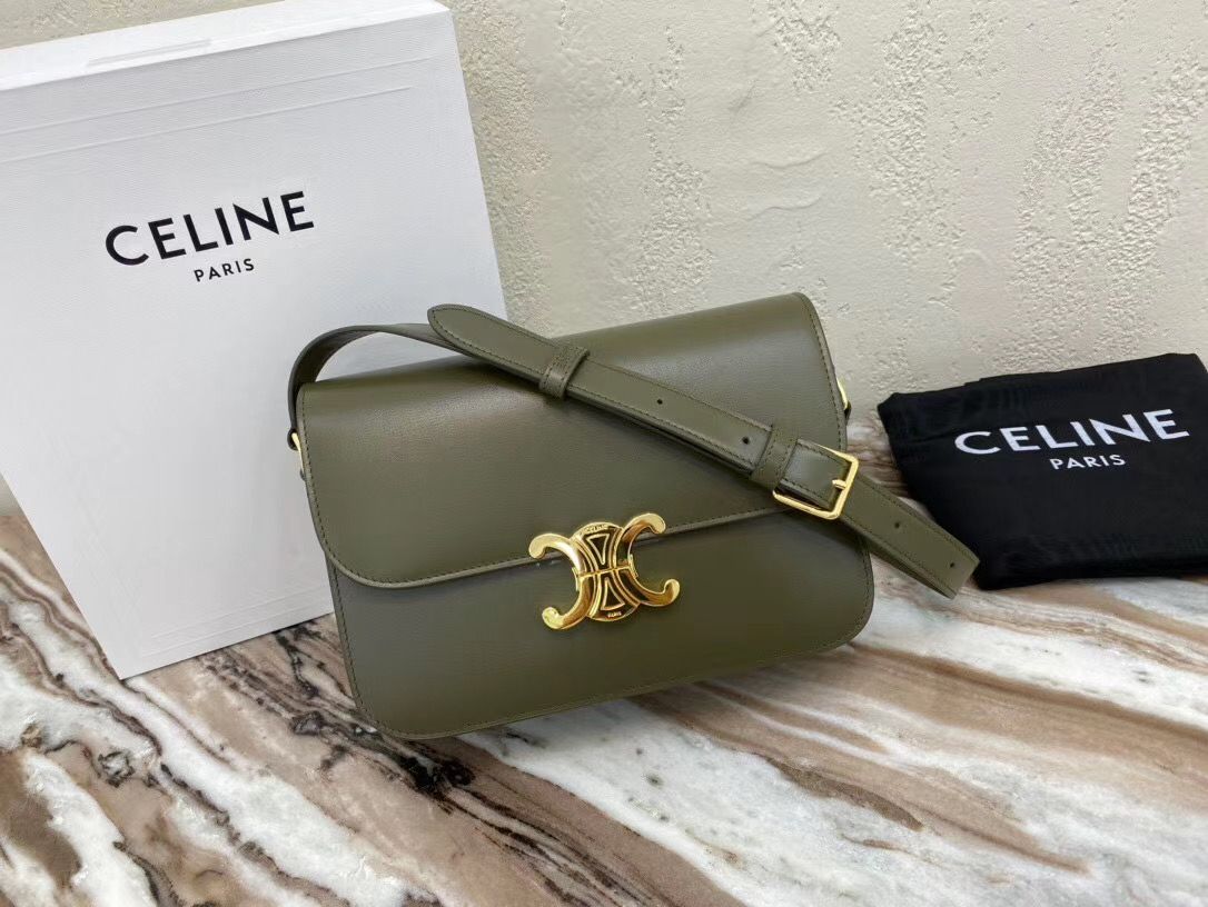 Celine Triomphe 22 cm