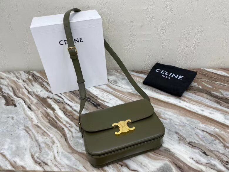 Celine Triomphe 22 cm