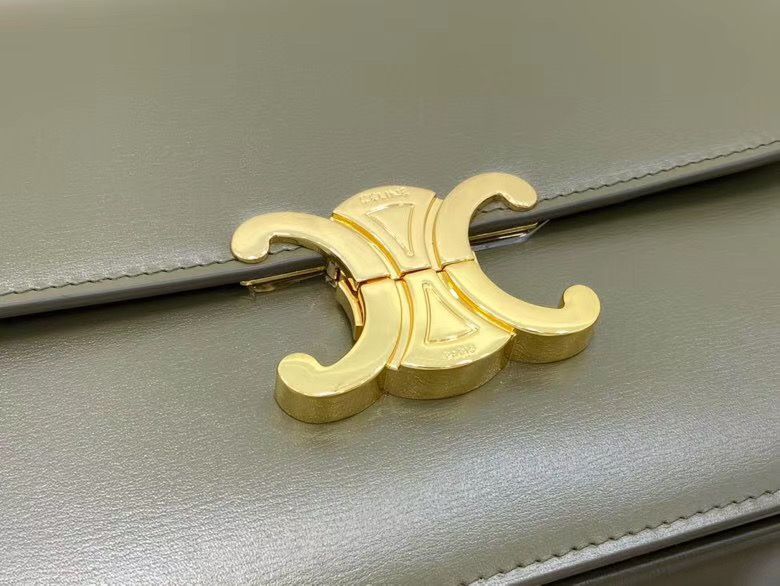 Celine Triomphe 22 cm