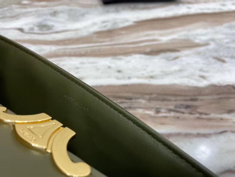 Celine Triomphe 22 cm