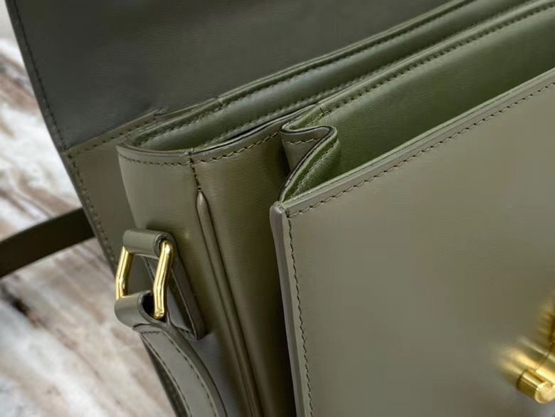 Celine Triomphe 22 cm