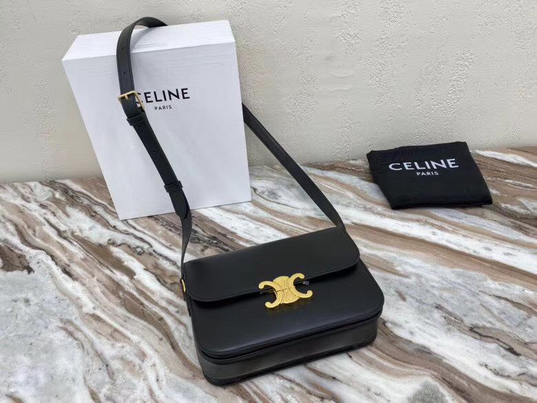 Celine Triomphe 22 cm
