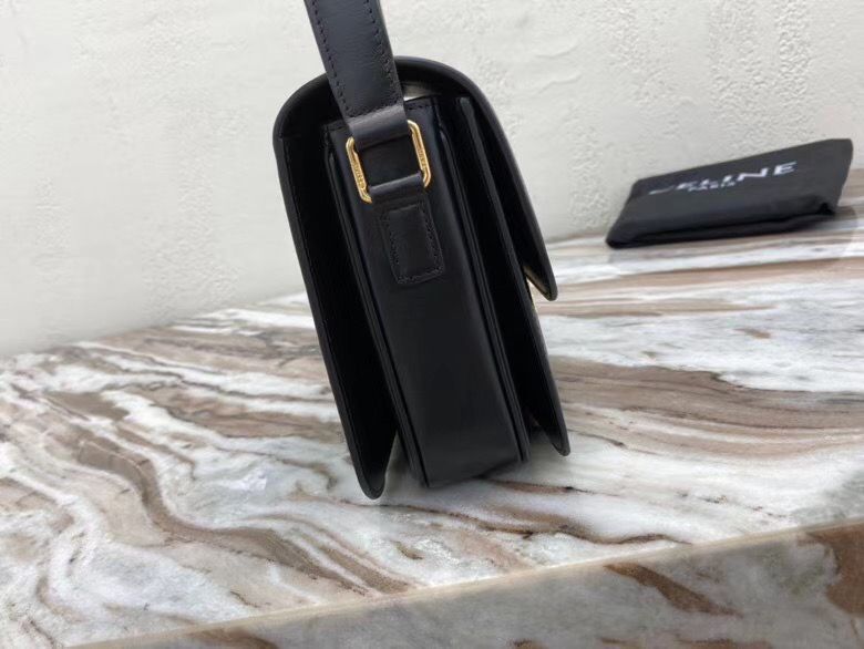 Celine Triomphe 22 cm