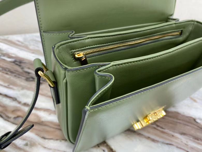 Celine Triomphe 22 cm