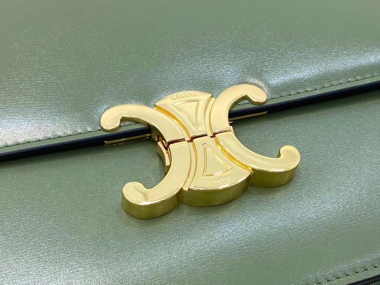 Celine Triomphe 22 cm