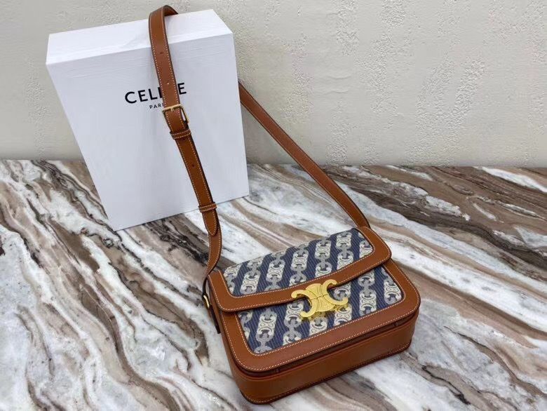 Celine Triomphe 22 cm