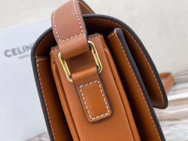 Celine Triomphe 22 cm