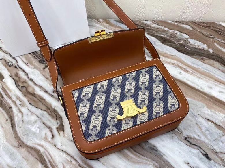 Celine Triomphe 22 cm