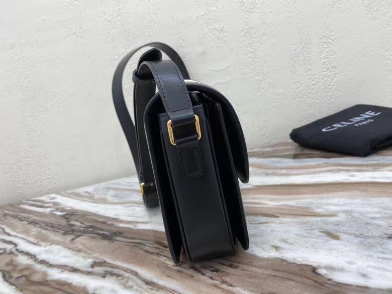 Celine Triomphe 22 cm