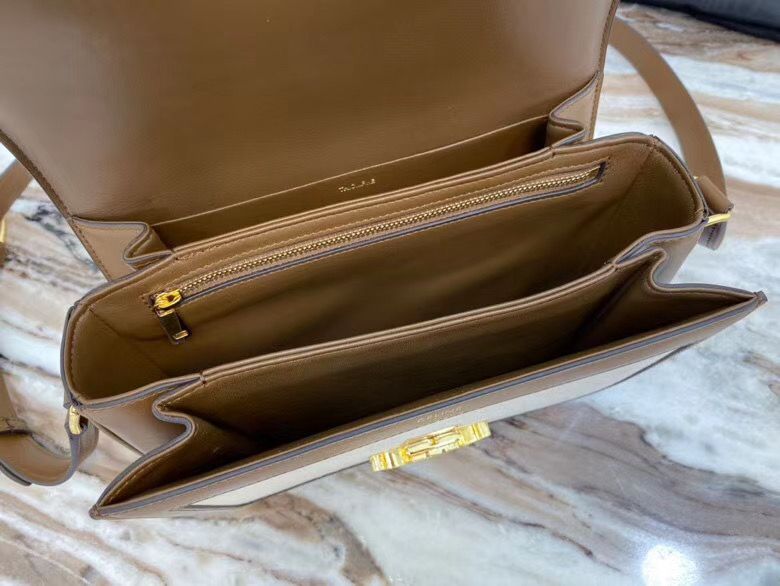 Celine Triomphe 22 cm