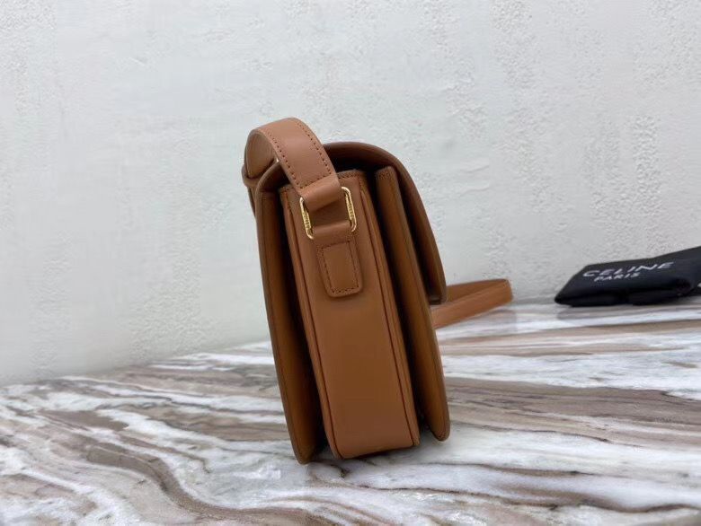 Celine Triomphe 22 cm